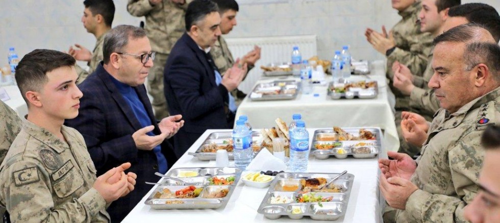 Vali Ziya Polat, Jandarma Personeliyle İftarda Buluştu