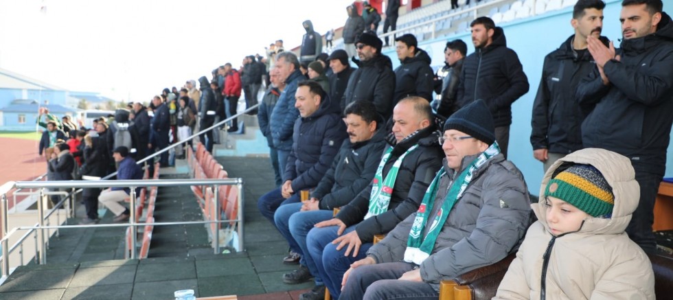Vali Ziya Polat Kars36Spor -Arhavi08Spor maçını izledi