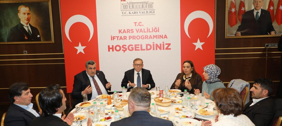 Vali Ziya Polat, muhtarlarla iftar programında buluştu