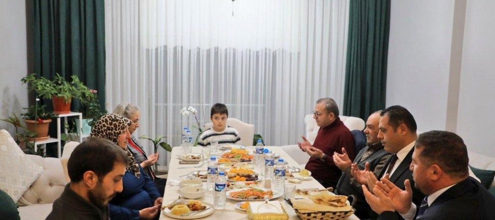 Vali Ziya Polat Şehit Ailesine İftarda misafir oldu