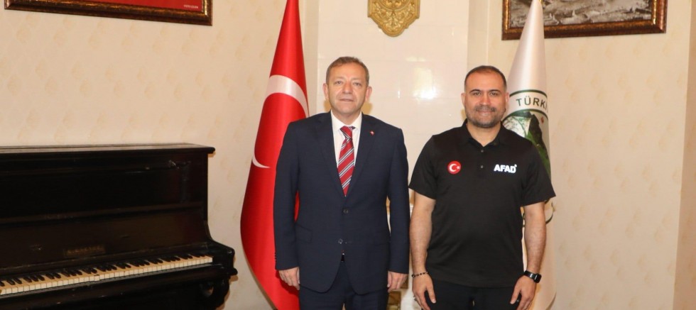 Vali Ziya Polat'tan AFAD İl Müdürü Ömer Bozkurt'a Teşekkür