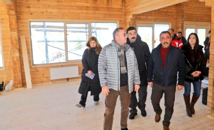 Vali Ziya Polat’tan Çıldır Gölü Kütük Ev İnşaatında İnceleme