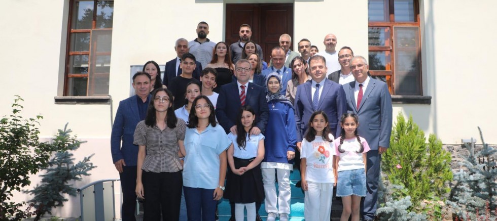 Vali Ziya Polat, YKS ve LGS Şampiyonlarını Ağırladı