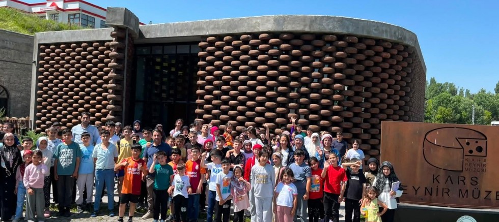Yaz Kur'an Kursu öğrencileri Kars'ın tarihi mirasını keşfetti