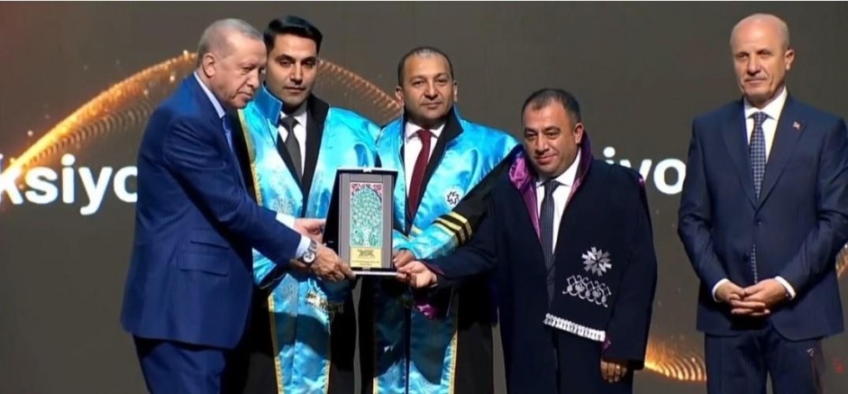 YÖK Üstün Başarı Ödülü Prof. Dr. Erhan Deniz’e Takdim Edildi