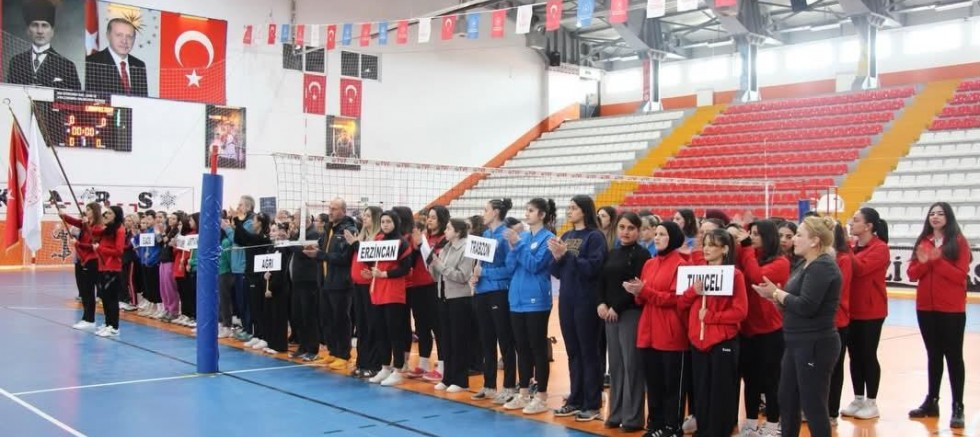 YURTLİG Voleybol kızlar grup müsabakaları törenle başladı